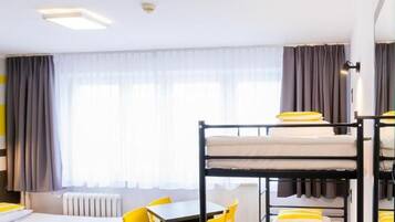 Schreibtisch, Bügeleisen/Bügelbrett, kostenloses WLAN, Bettwäsche