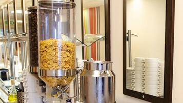 Tägliches Frühstücksbuffet (45 PLN pro Person)