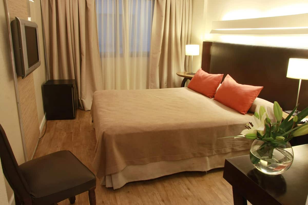 Ropa de cama hipoalergénica y minibar 