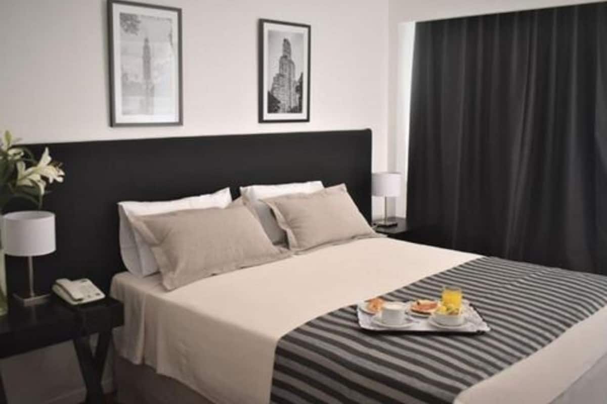 Hypo-allergenic bedding, minibar, in-room safe, desk