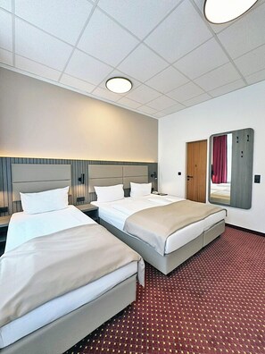 Literie de qualité supérieure, coffres-forts dans les chambres, bureau