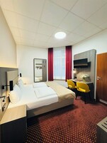 Premium bedding, in-room safe, desk, blackout drapes