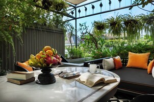 Bayon Junior Suite King | In-room dining