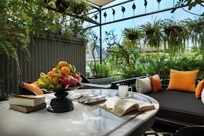 Bayon Junior Suite King | Restauration dans la chambre