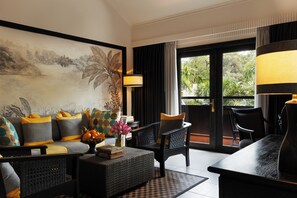 Bayon Junior Suite King | บริเวณนั่งเล่น | ทีวีจอแอลซีดี 32 นิ้ว พร้อมช่องเคเบิล, ทีวี, หนังสือ