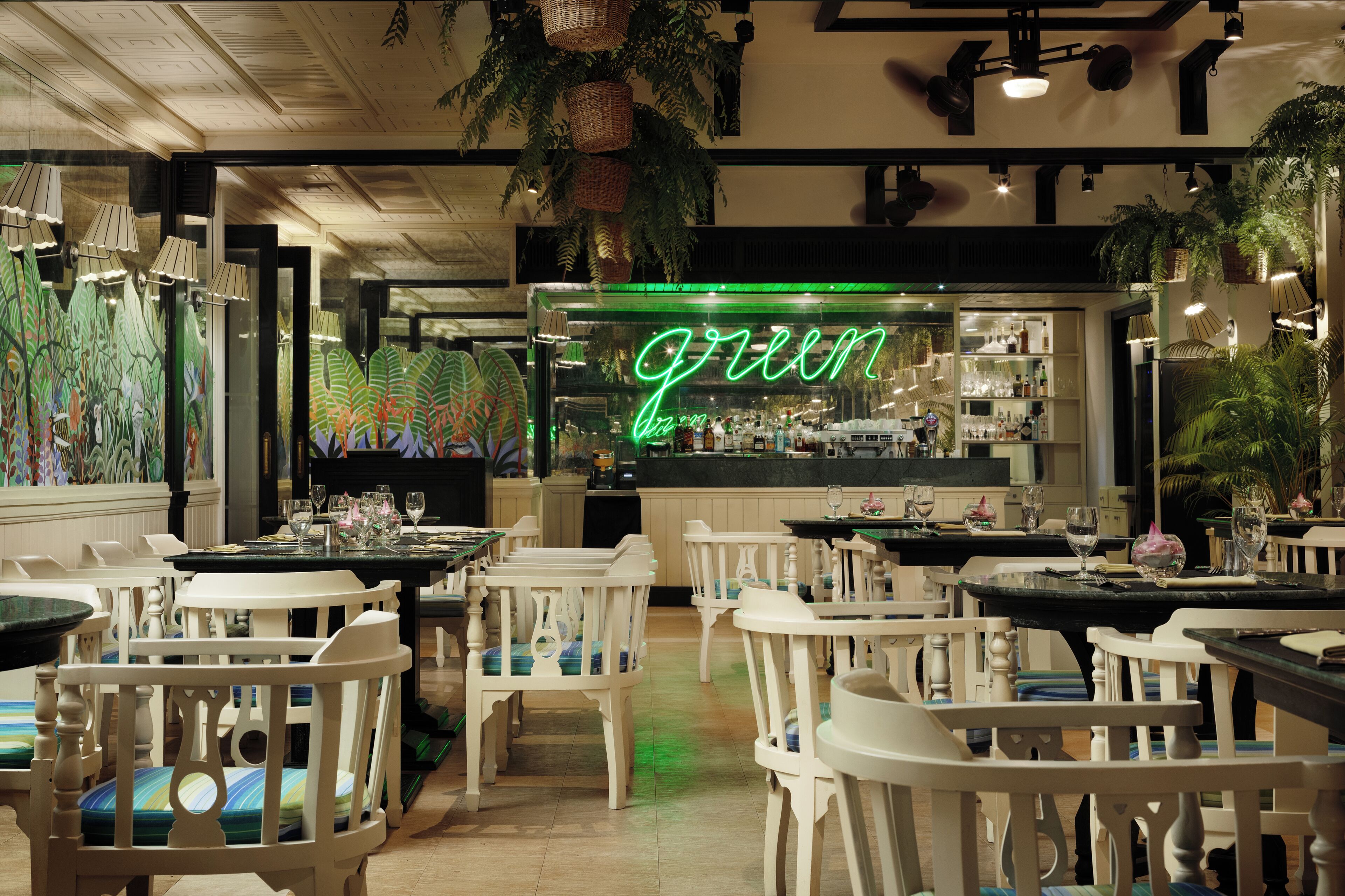 lunch and dinner served, garden views