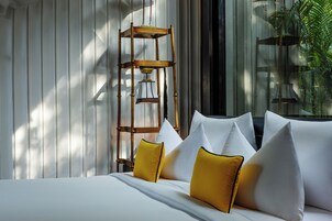 Egyptian cotton sheets, premium bedding, down comforters, pillowtop beds