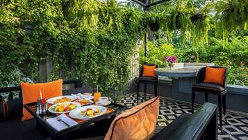 Bayon Executive Suite King | In-room dining