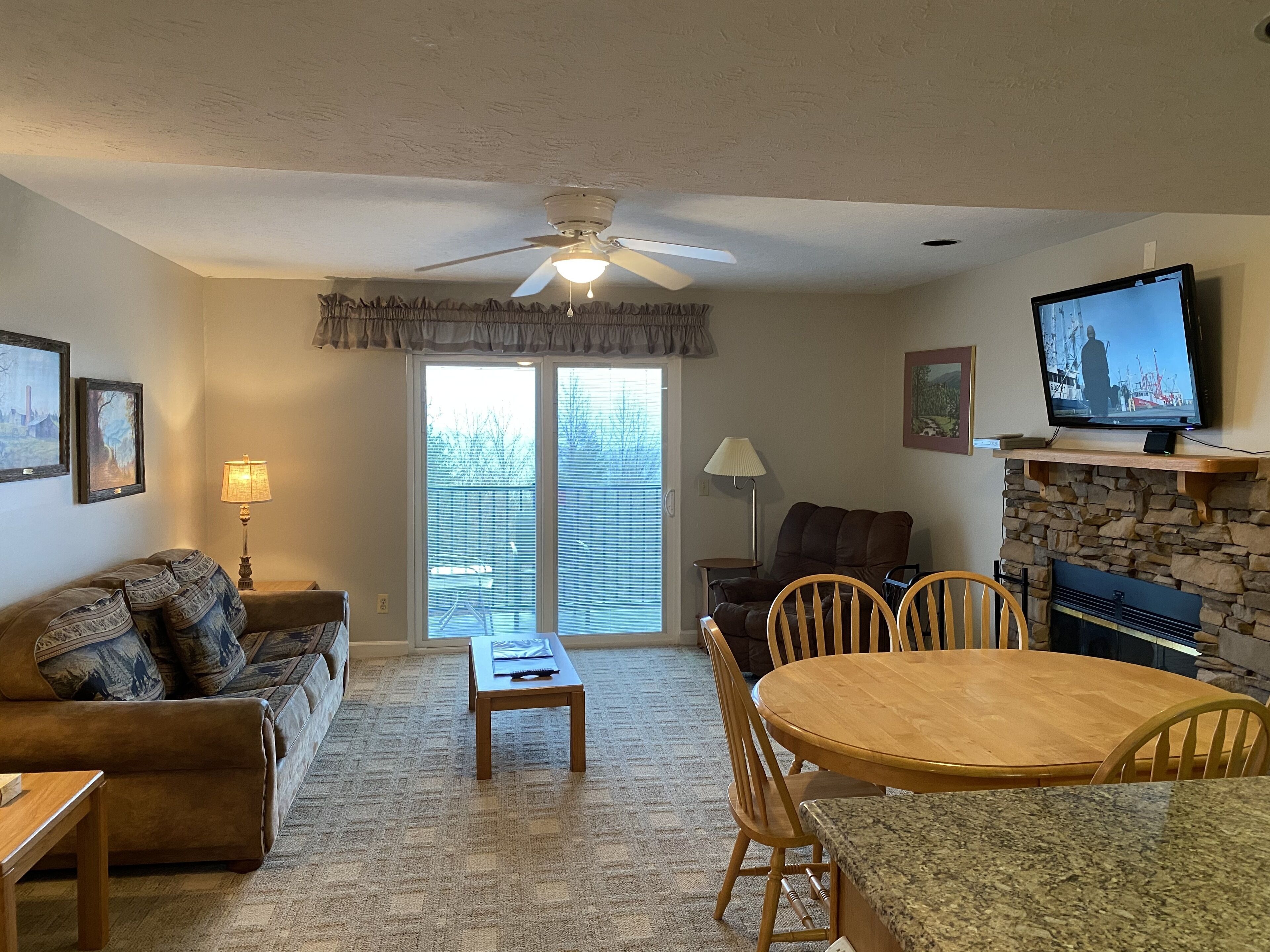 Zimmer, 2 Schlafzimmer, 2 Bäder | Wohnbereich