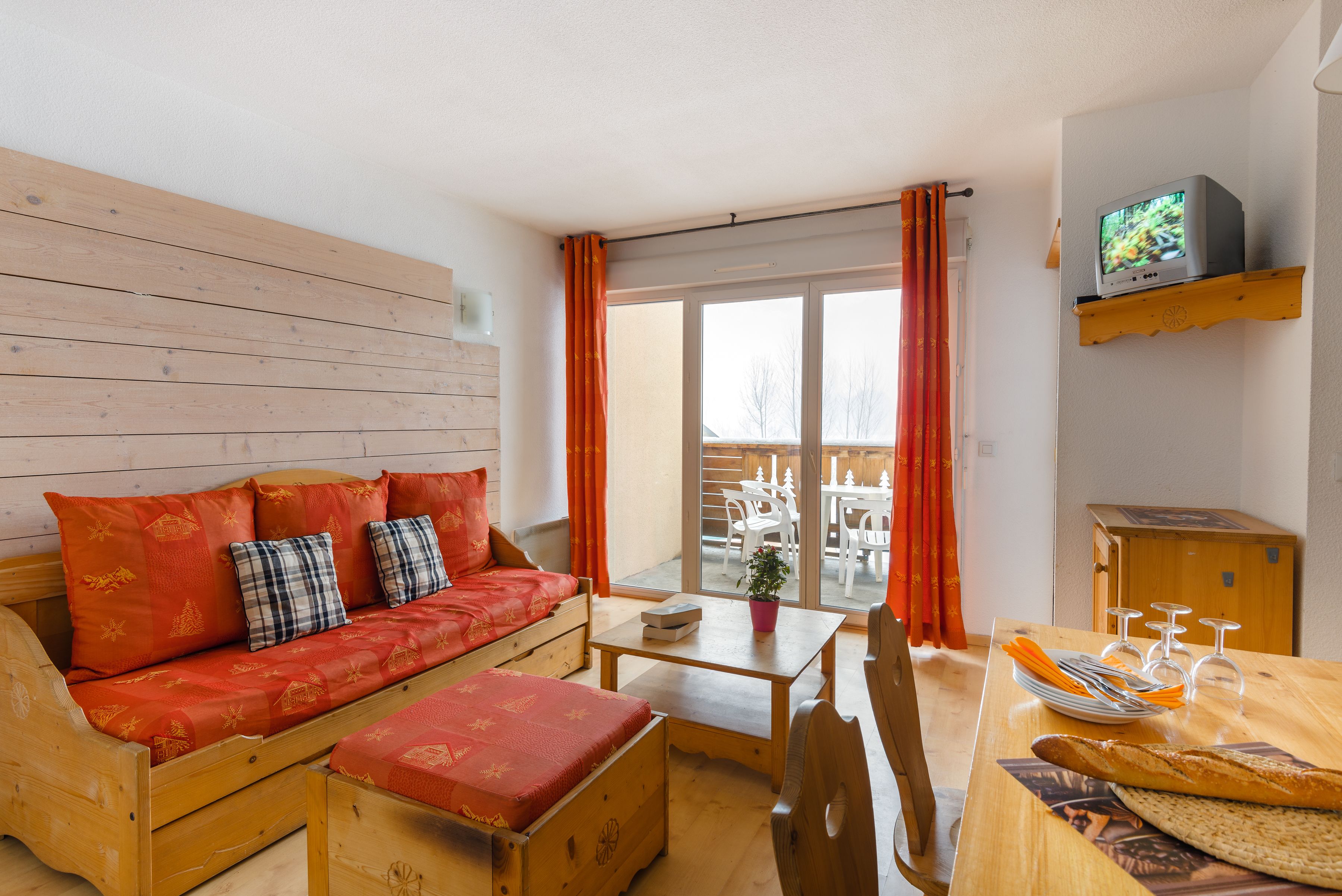 Télévision, table de tennis de table