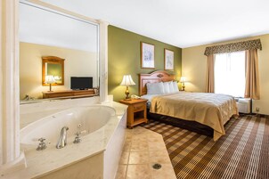 Habitación estándar, 1 cama de matrimonio grande con sofá cama, no fumadores | Escritorio, tabla de planchar con plancha, wifi gratis y ropa de cama