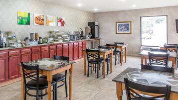 Desayuno bufé gratuito