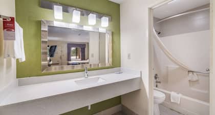 Econo Lodge Atlanta Airport East