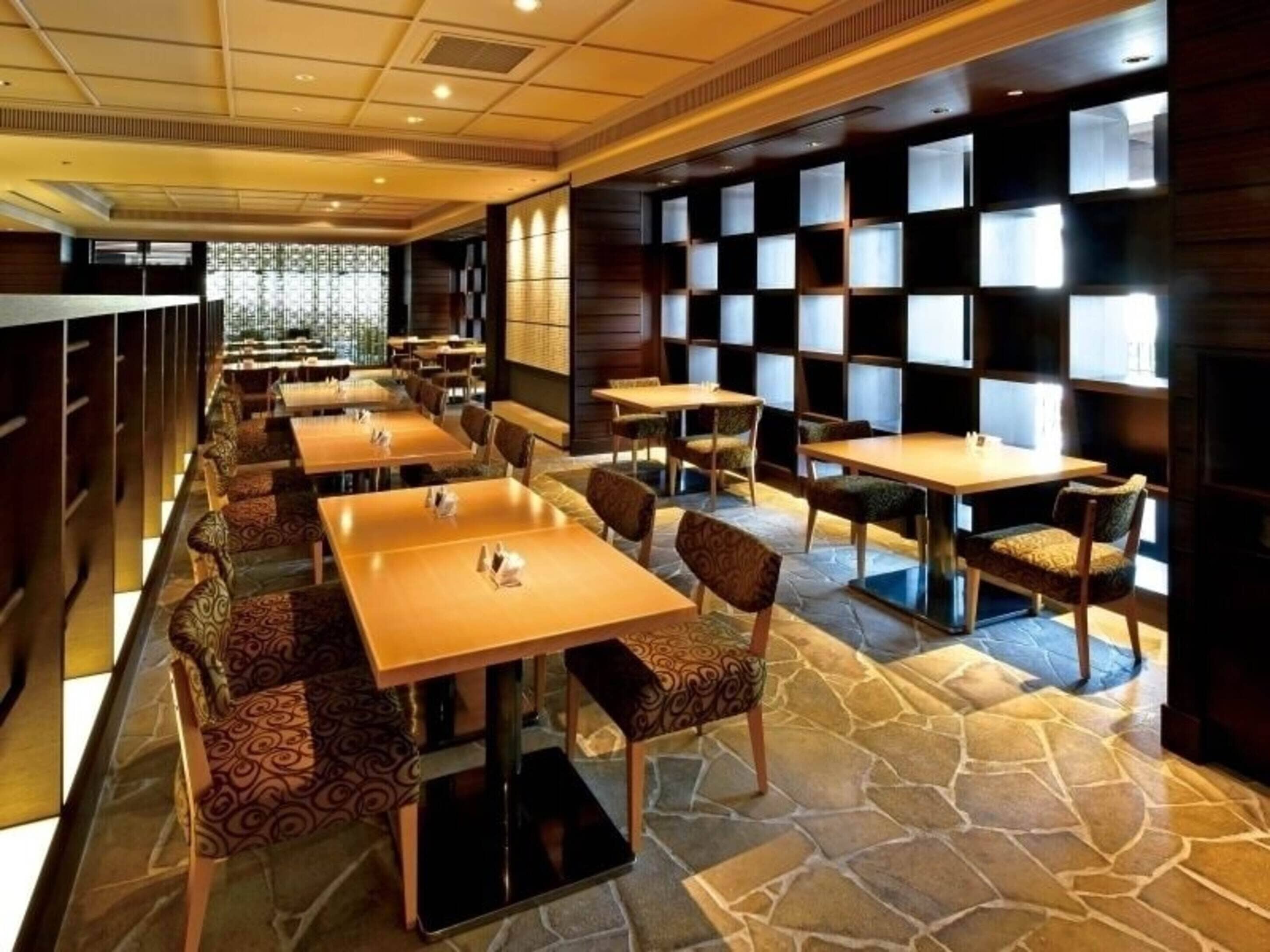 breakfast, lunch, dinner served; french cuisine