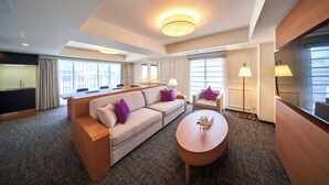 A modern hotel room with a sofa, armchair, and round table. - Crowne Plaza ANA Nagasaki Gloverhill by IHG (Nagasaki)