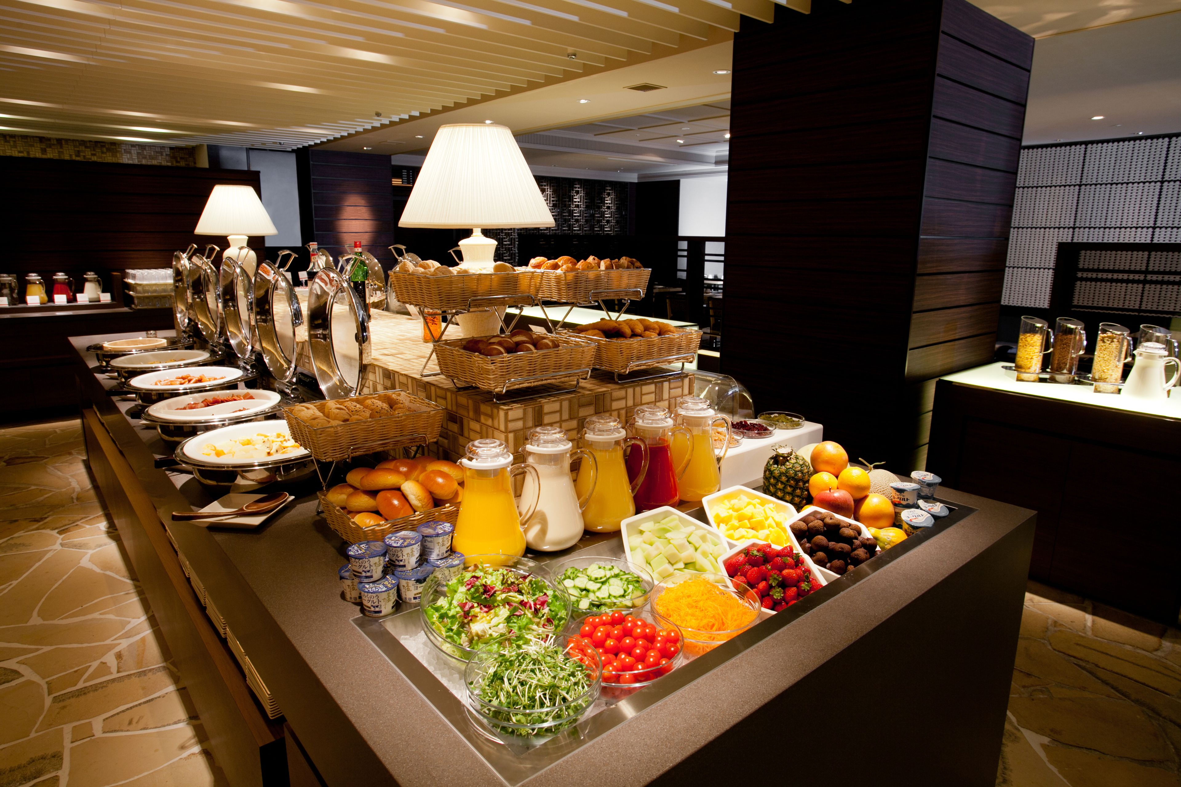 daily buffet breakfast (jpy 2700 per person)