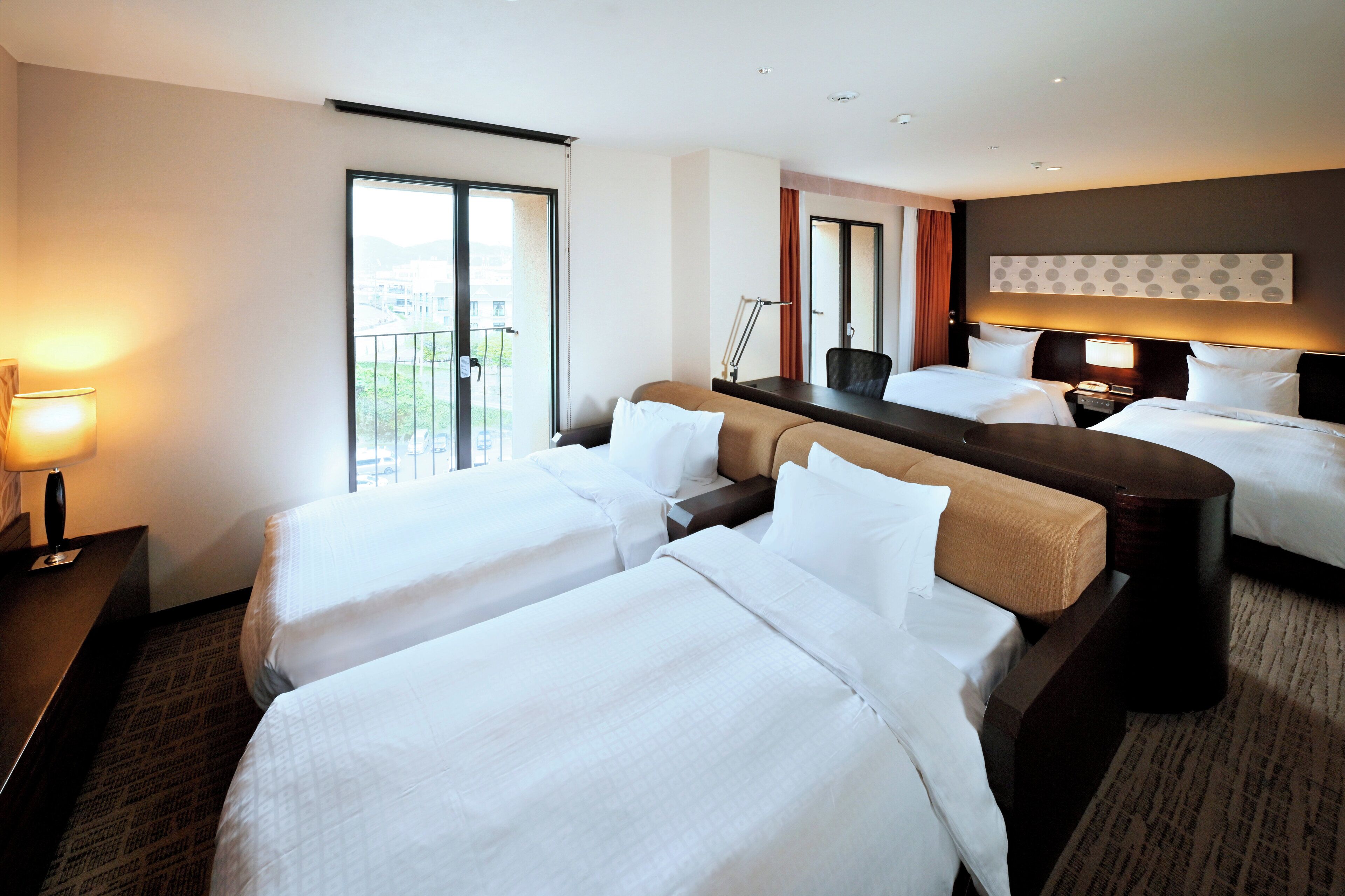 premium bedding, down duvets, in-room safe, desk