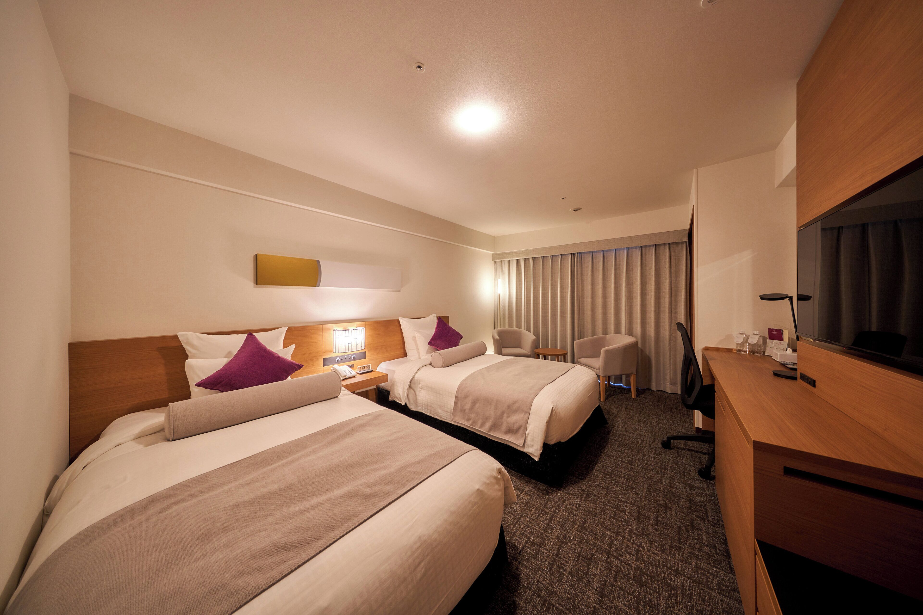 Premium Room, 2 Twin Beds (High Floor) | Premium bedding, down comforters, in-room safe, desk