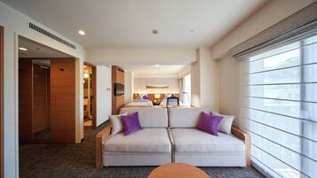 Premium Room, 2 Twin Beds (High Floor) | Premium bedding, down comforters, in-room safe, desk