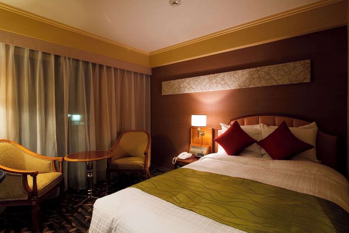 Standard Room | Premium bedding, down duvets, in-room safe, desk
