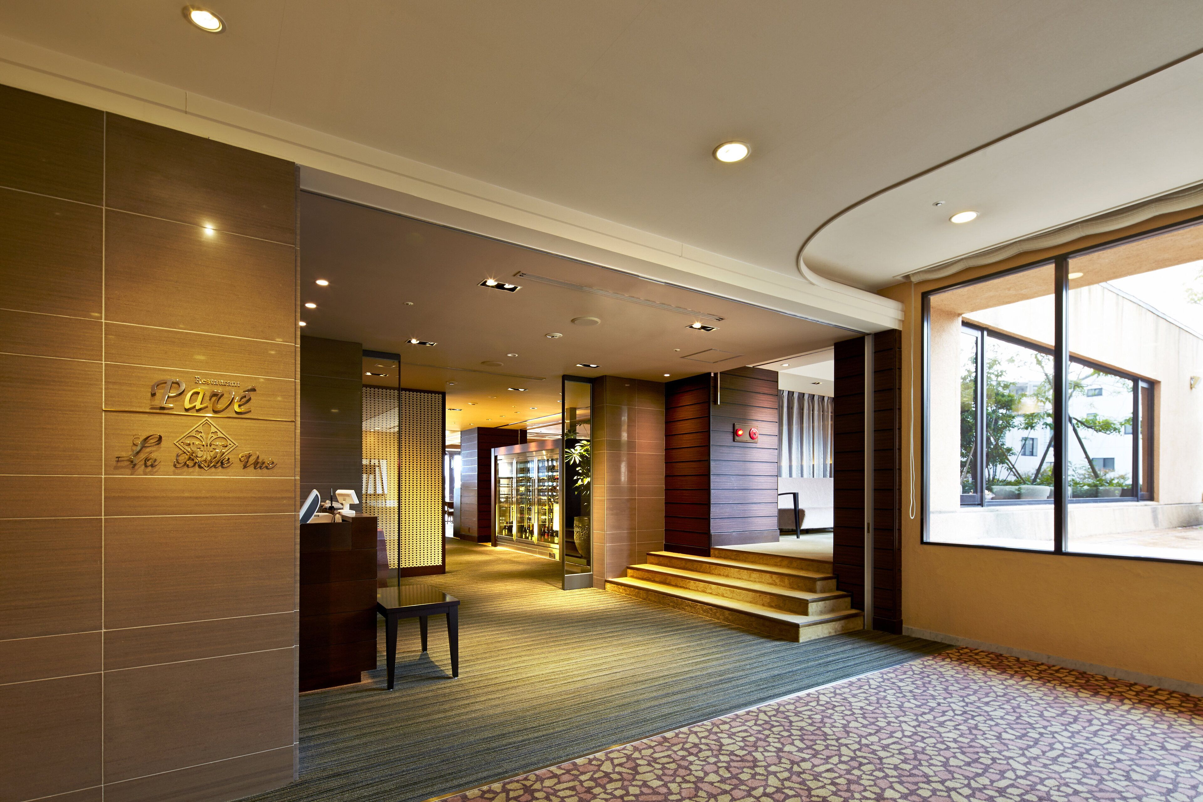 breakfast, lunch, dinner served; french cuisine