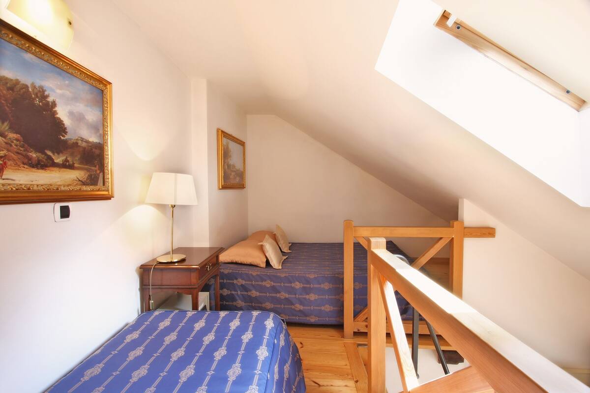 Small Maisonette | Minibar, in-room safe, desk, blackout drapes