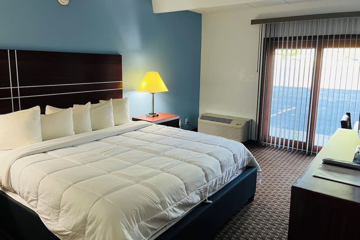 Executive Single Room | 1 bedroom, desk, laptop workspace, blackout drapes