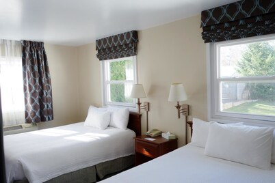 Monument Mountain Motel