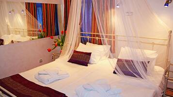 Suite, 1 Double Bed | In-room safe, desk, iron/ironing board, free cribs/infant beds