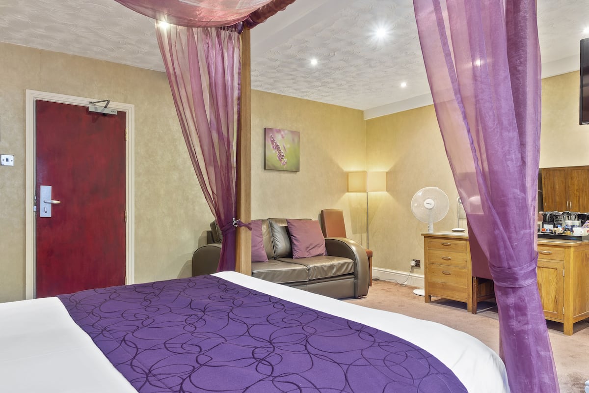 Premium Room with Four Poster Bed | Desk, laptop workspace, iron/ironing board, WiFi (free)