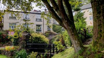 Standard Plus Double Room with View | Bureau, espace de travail pour ordinateur portable