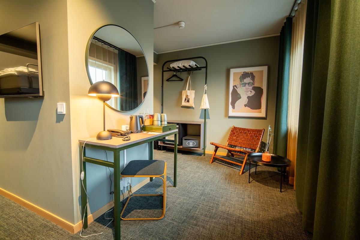 Family Quadruple Room | In-room safe, desk, laptop workspace, blackout curtains