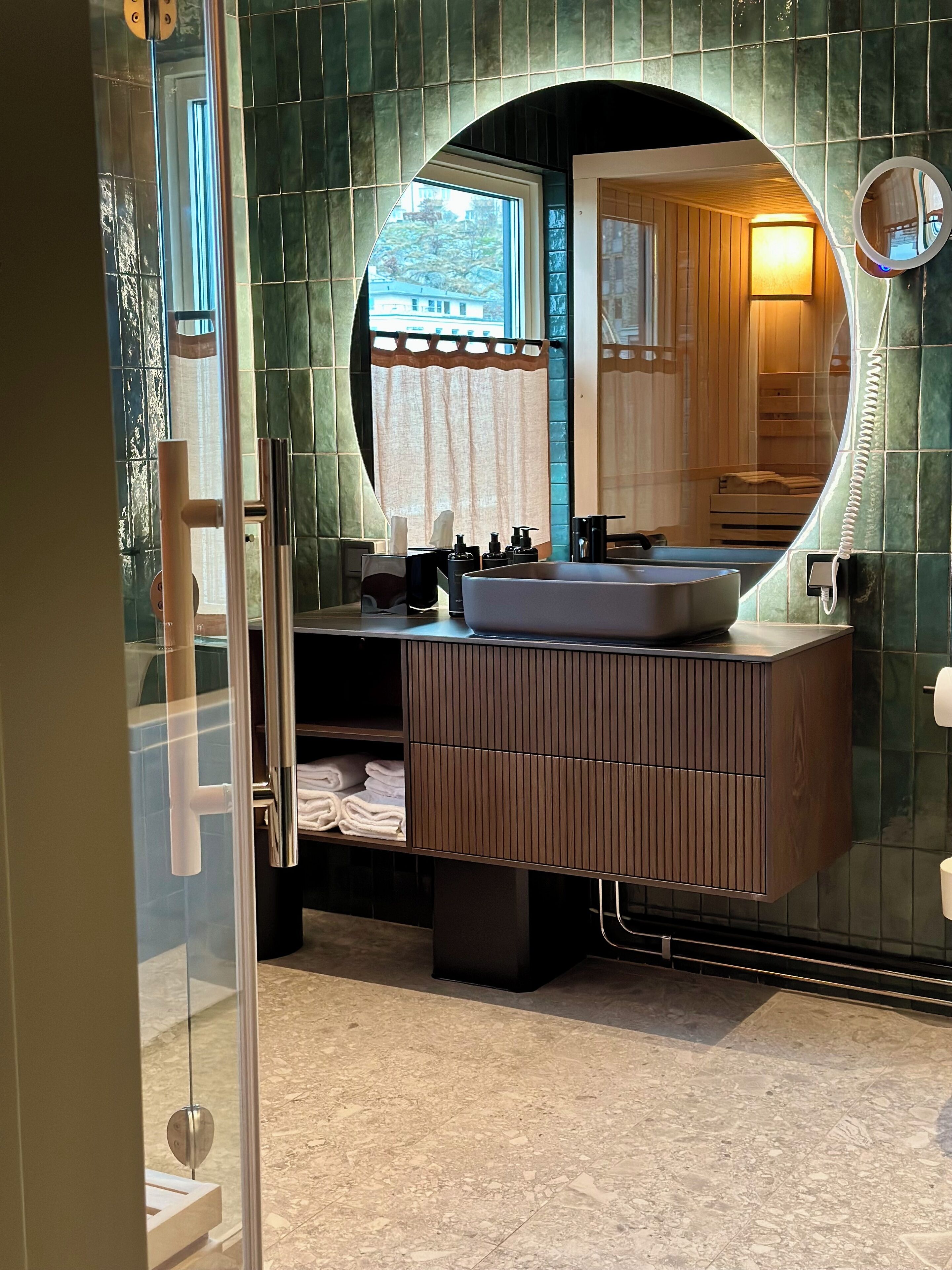 Suite estudio | Caja fuerte, escritorio, espacio para trabajar con un portátil