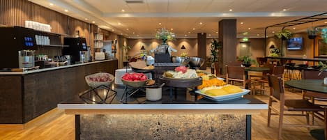 Buffet déjeuner gratuit tous les jours