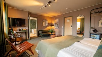 Studiosvit | VÀrdeförvaringsskÄp pÄ rummet, skrivbord och arbetsyta för laptop