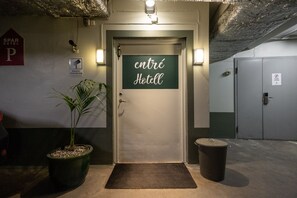 Self-parking (surcharge) 175 per day - Spar Hotel Gårda (Gothenburg)