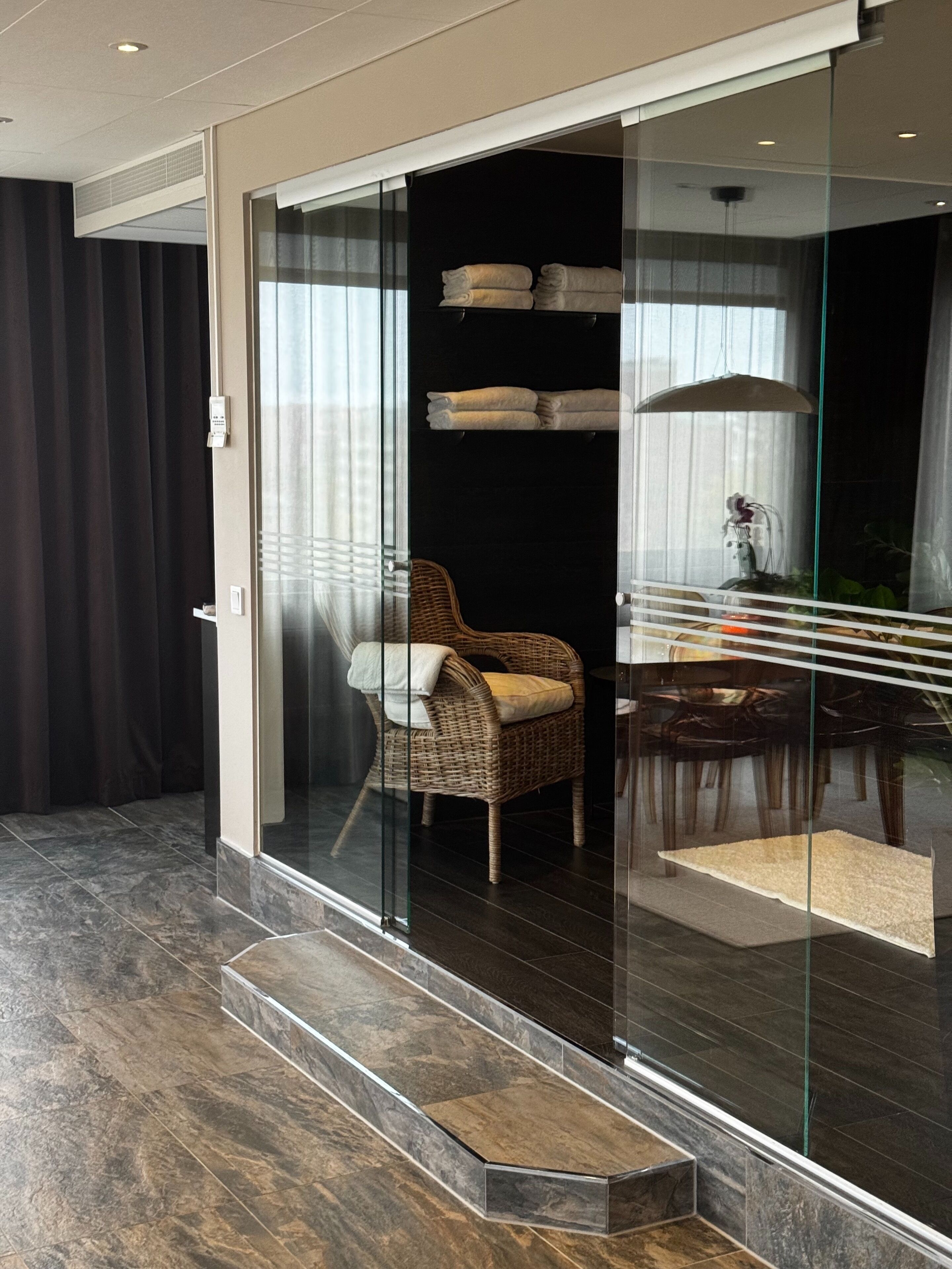 Svit | Skrivbord, arbetsyta för laptop, strykjärn/strykbräda och gratis wi-fi