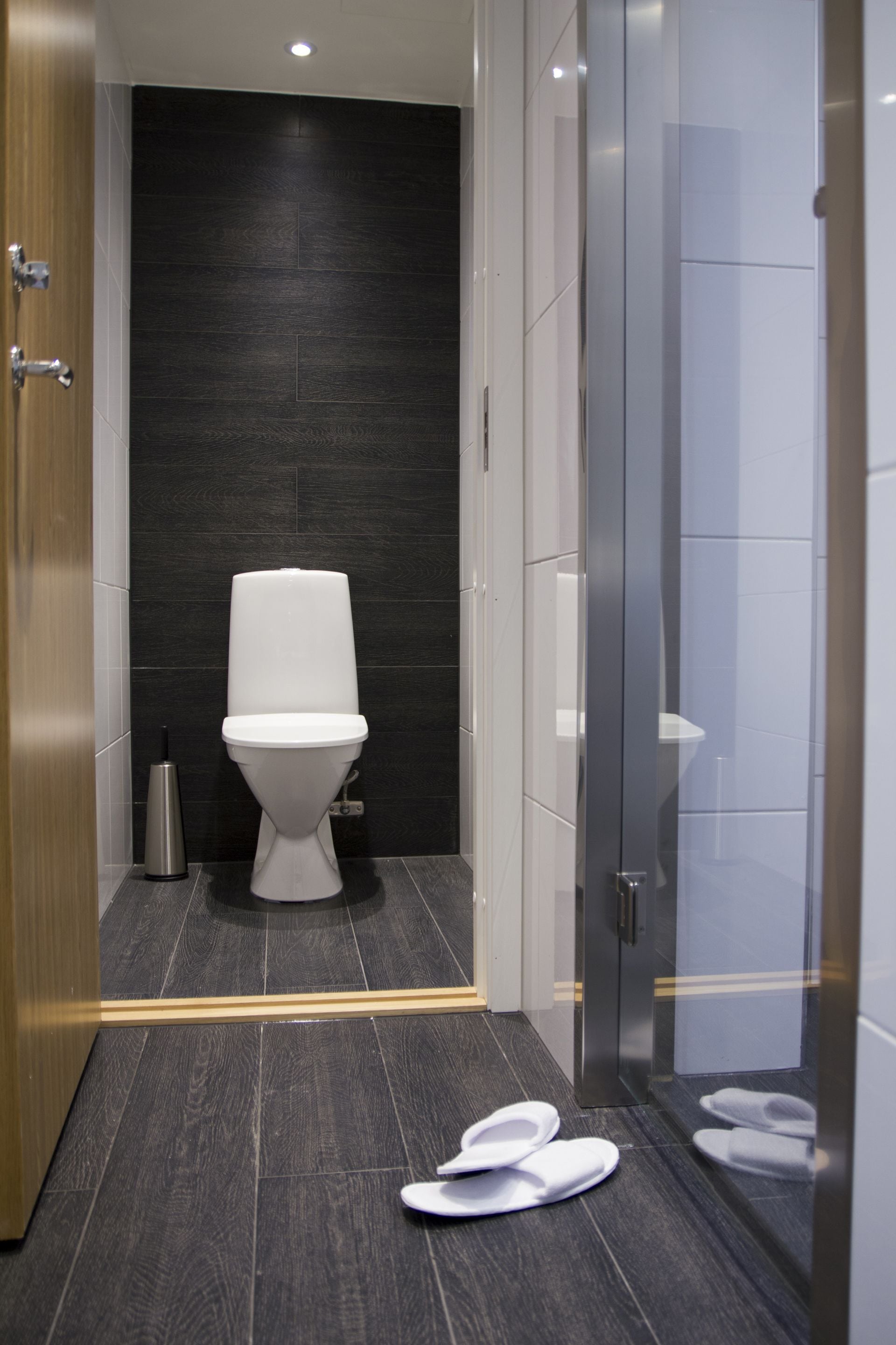 suite | bathroom | eco-friendly toiletries, hair dryer, towels