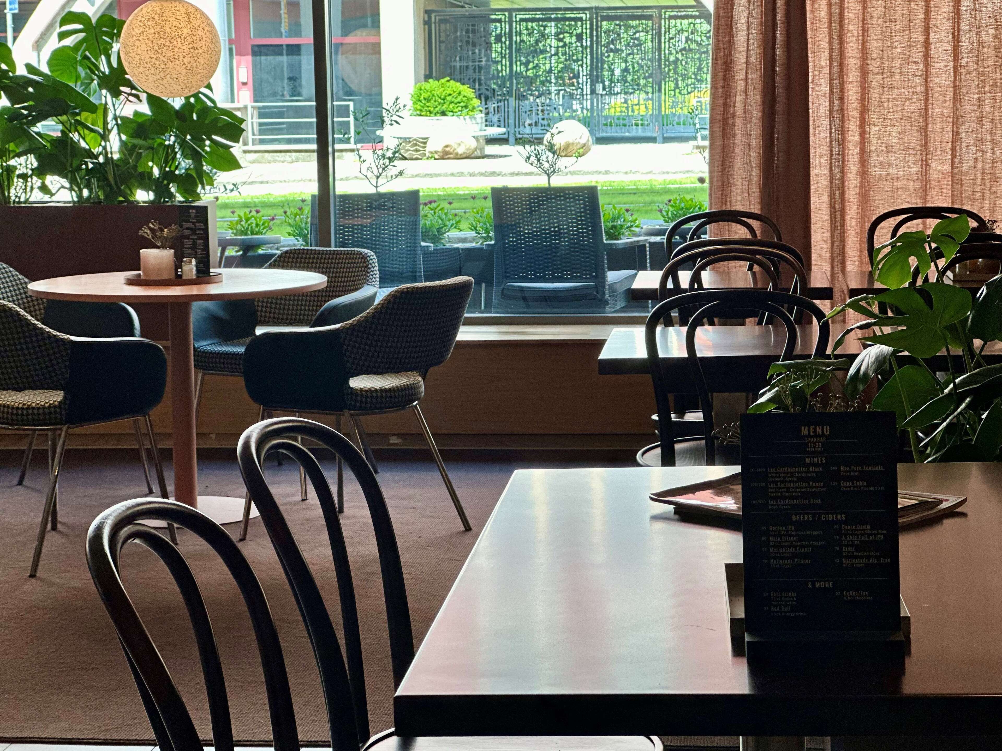 breakfast and dinner served