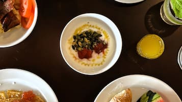 Desayuno bufé gratuito y diario