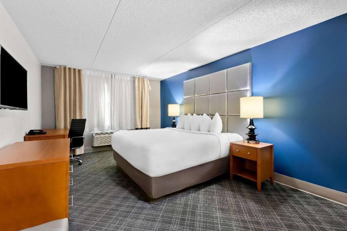 In-room safe, desk, laptop workspace, soundproofing