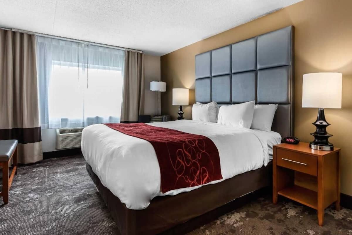 In-room safe, desk, laptop workspace, soundproofing