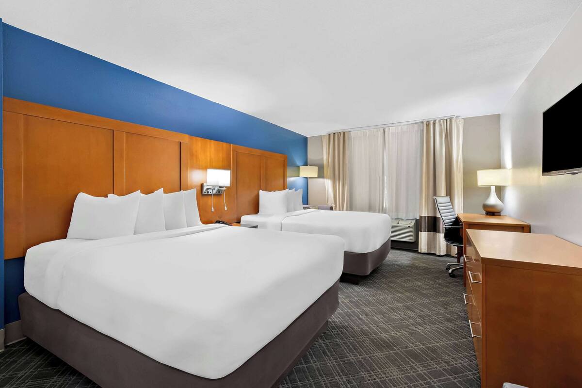 In-room safe, desk, laptop workspace, soundproofing