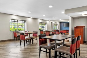 Desayuno continental incluido todos los días 