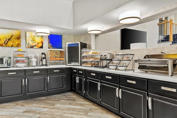 Free daily continental breakfast