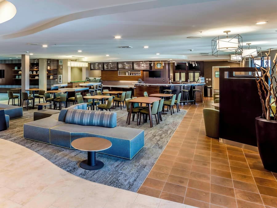 Café da manhã feito na hora todos os dias mediante uma taxa