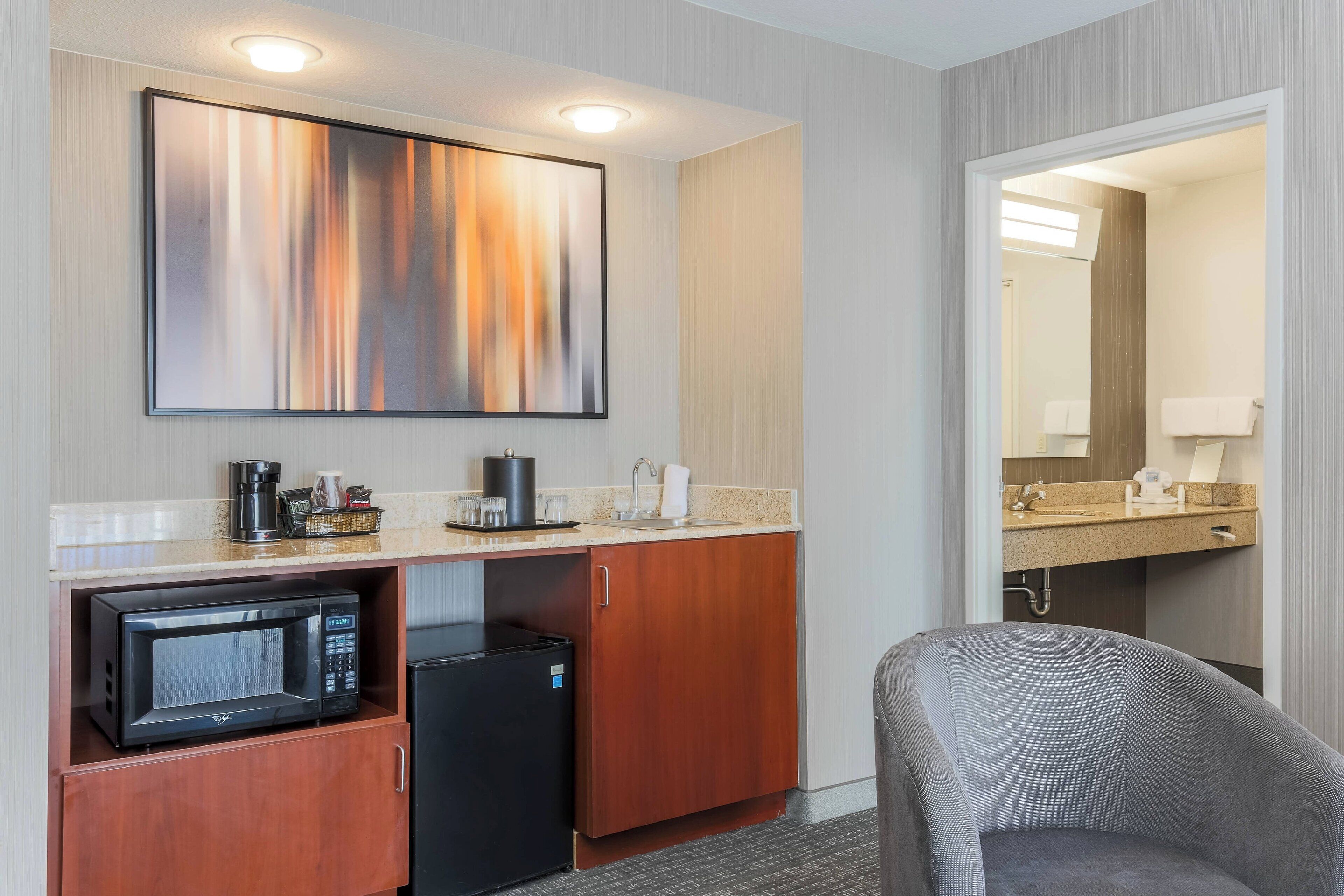 suite, 1 bedroom | hypo-allergenic bedding, memory-foam beds, in-room safe, desk