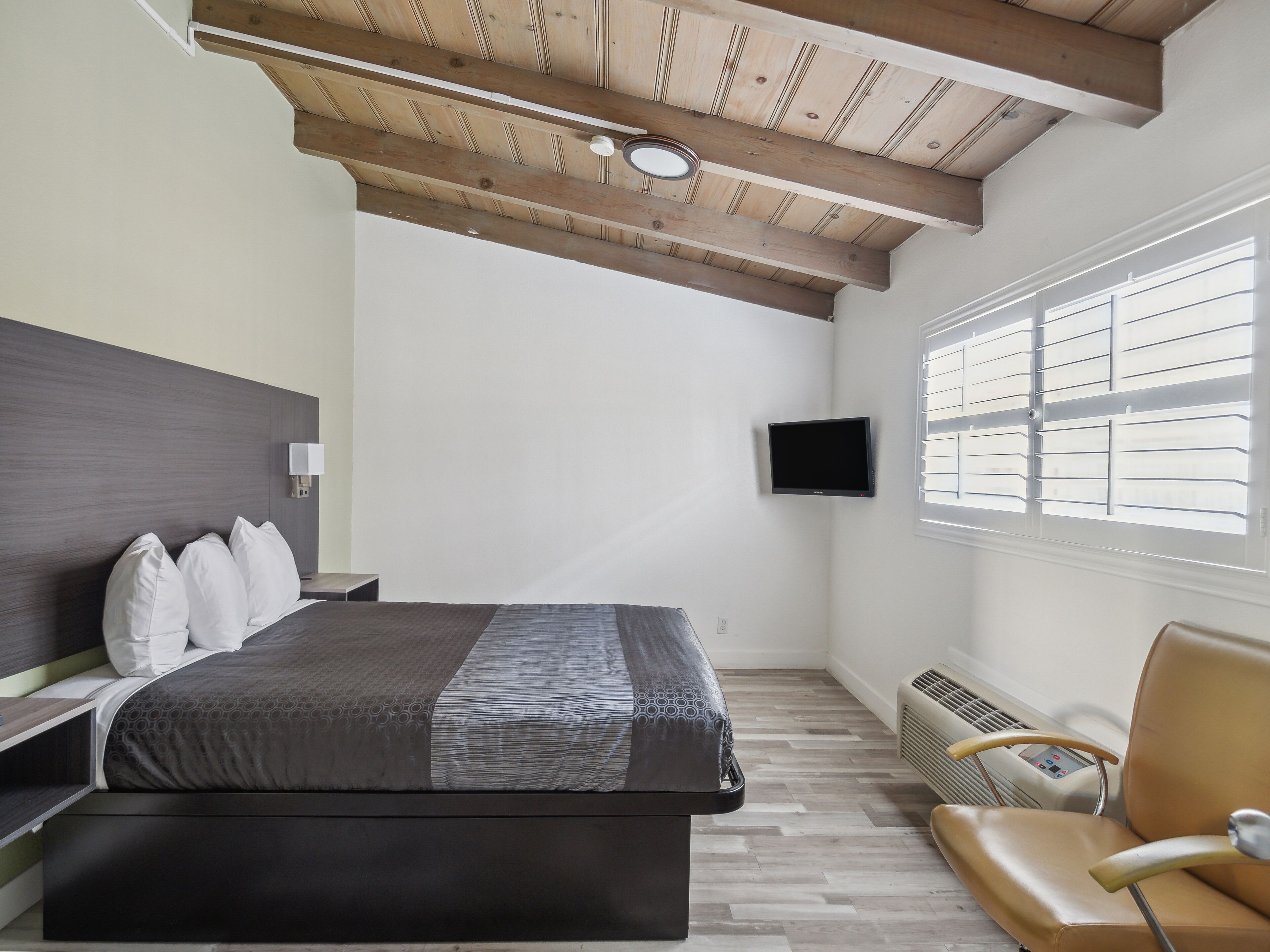 Suite, 2 Bedrooms | Seterika/papan seterika, Wi-fi percuma 