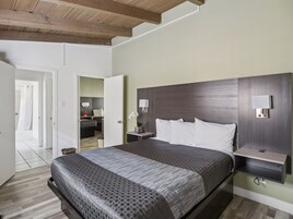 Suite, 2 habitaciones | Tabla de planchar con plancha y wifi gratis