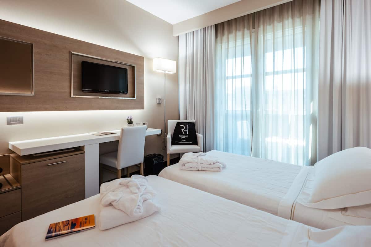 classic double room | premium bedding, minibar, in-room safe, desk